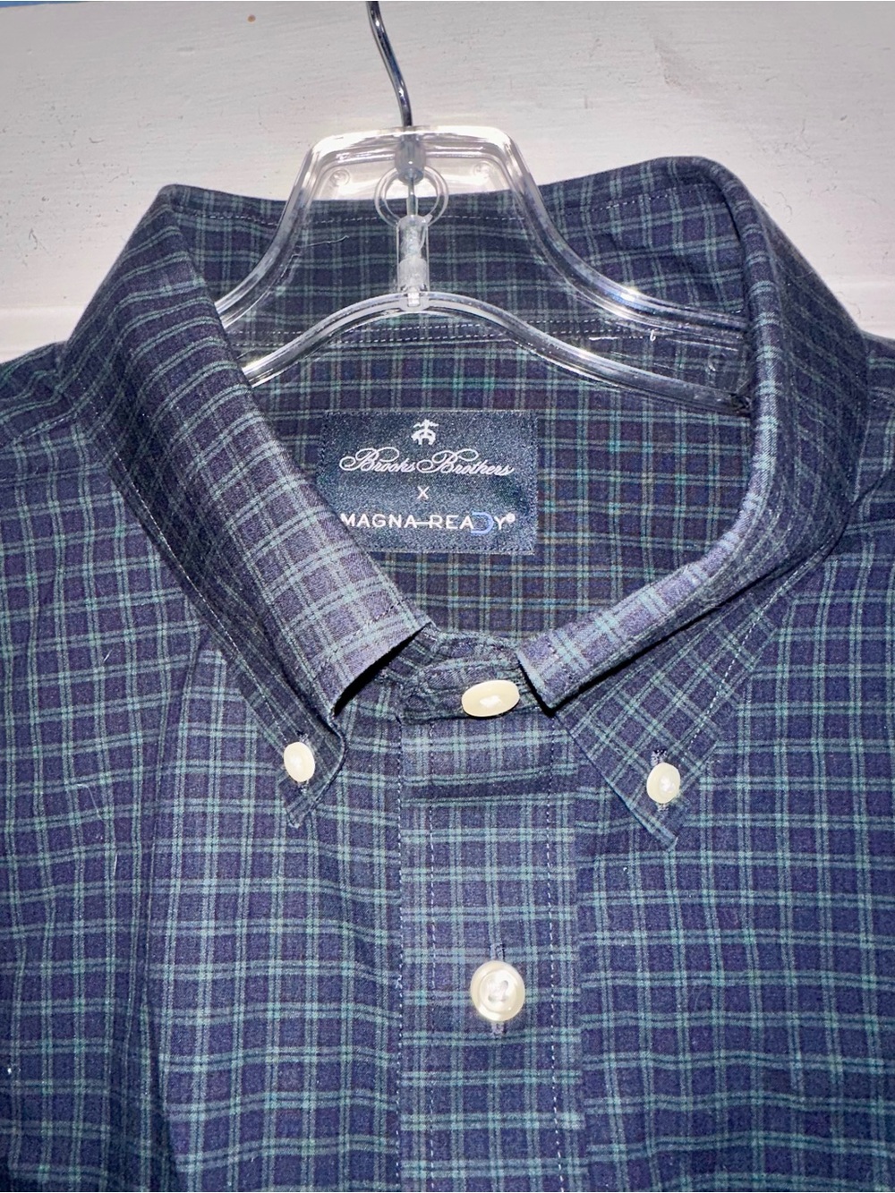 Brooks Brothers Magna Ready button down black watch  like new magnetic closure